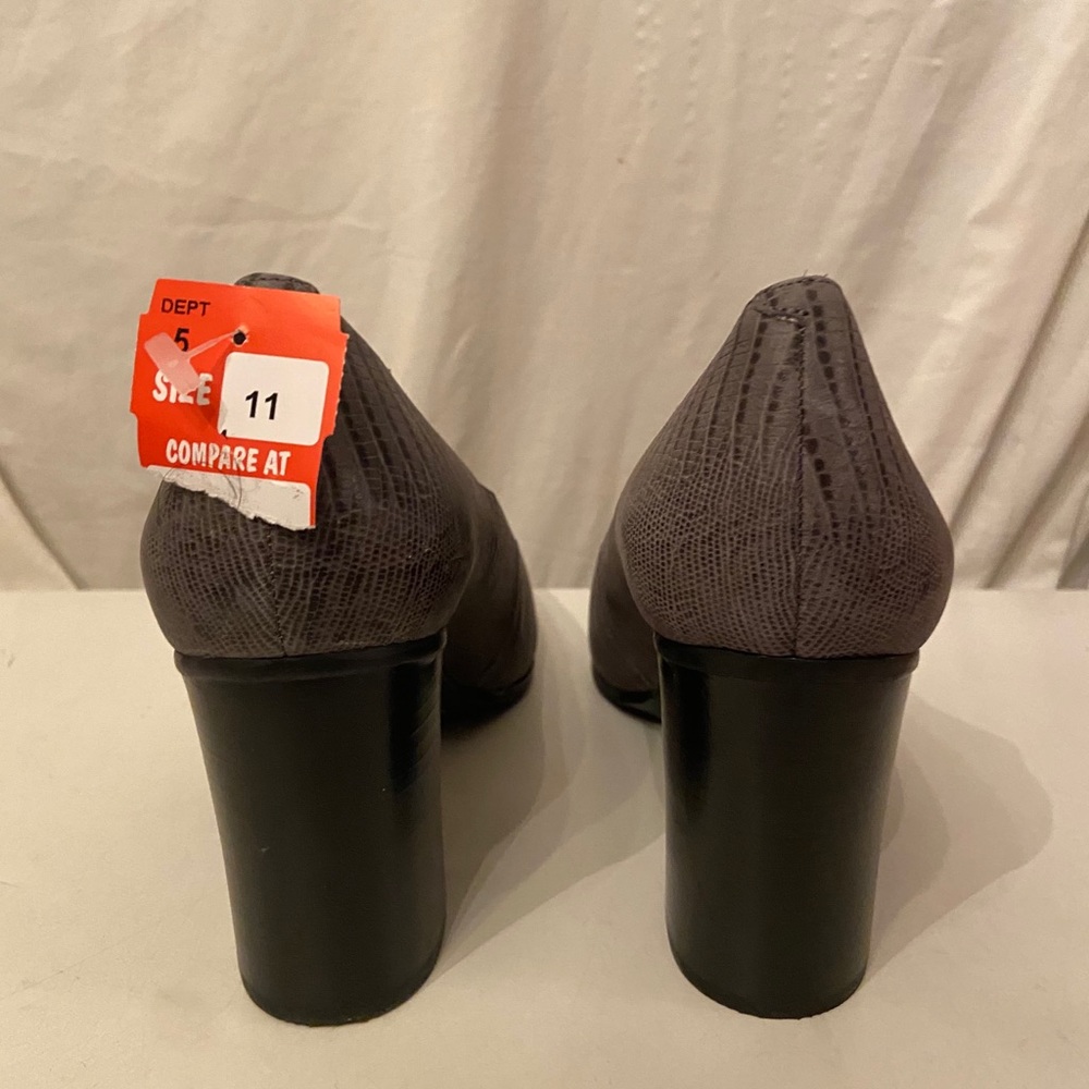 Aerosoles heelrest gray leather texture pumps sizes 11 & 10.5 both NWT - Picture 3 of 7